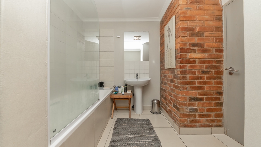 To Let 1 Bedroom Property for Rent in Woodstock Western Cape